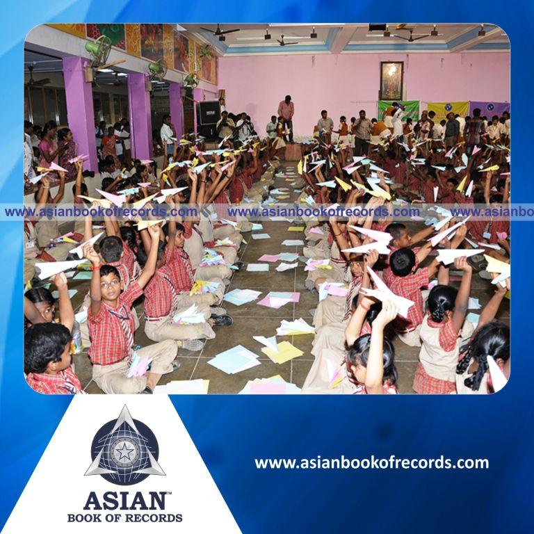 Highest Number of People making Paper Arrows for 5 Minutes Simultaneously (Single Venue)
